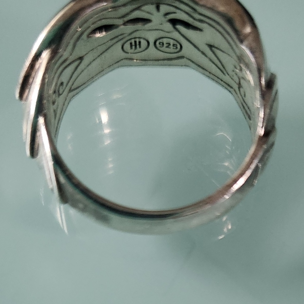John Hardy Silver Ring with Iridescent Black Mother-of-Pearl - Picture 8 of 15